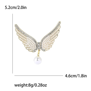 Élégante broche ailes d'ange avec perles et strass sur base dorée, taille 5,2x4,6cm