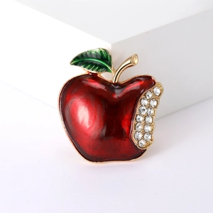 Vintage Enamel Red Apple Brooch With Rhinestones Alloy Gold Plated Fruit Lapel Pin For Women Sweater Coat Cardigan Jewelry Gift