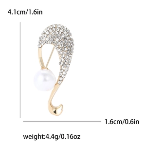 Elegante spilla in lega dorata con strass e perla bianca per abiti eleganti da donna