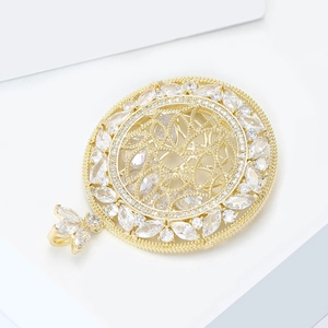 Broche ronde dorée vintage française avec cristaux de zircone marquise et ronds étincelants