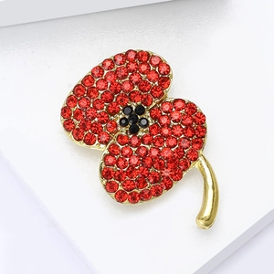 Détails de la broche fleur de pavot rouge ornée de cristaux et de strass brillants