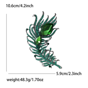 Spilla piuma in cristallo verde stile retrò con dimensioni 10,6 cm e 5,9 cm