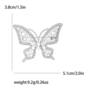 Broche papillon argentée avec perles et strass, dimensions de 5,1 cm sur 3,8 cm