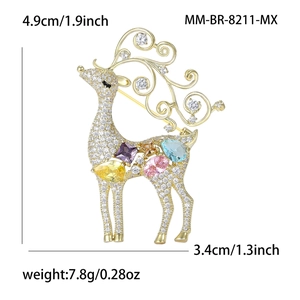 Broche élan dorée raffinée avec des pierres en zircone colorées et des dimensions