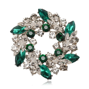 Vintage Alloy Wreath Brooch For Women Shiny Rhinestone Bauhinia Floral Corsage Pin Elegant Clothing Jewelry Accessories Gift