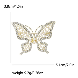 Broche papillon dorée avec perles et strass élégants, dimensions 5,1cm par 3,8cm