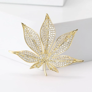 Eleganter Kupfer Mikropflaster Zirkonia Ahornblatt Brosche Für Damen Funkelnde Botanische Pflanze Anzug Pin Schmuck Geschenk