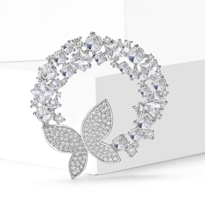 Élégante broche couronne papillon argentée avec zircons étincelants pour femmes