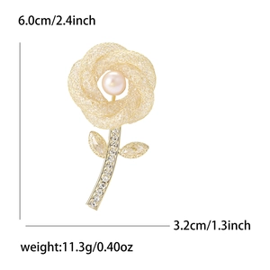 Broche rose dorée élégante avec perle et zircone, dimensions 6x3,2cm, bijou chic