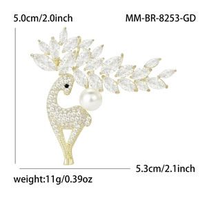 Eleganter Hirsch-Brosche mit Perle und Kristall in Gold inklusive Maßen und Gewicht