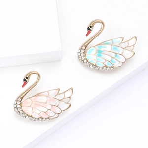 Elegant Alloy Enamel Swan Brooch Fashion Rhinestone Animal Breastpin For Women Suit Coat Jewelry Gift Accessory