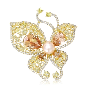 Exquisite Copper Zirconia Butterfly Brooch For Women Luxury Artificial Pearl Inlaid Golden Animal Corsage Pin Jewelry Gift