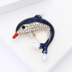 Élégante broche dauphin plaquée or avec émail bleu marine et cristaux brillants