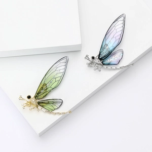Luxury Copper Zirconia Dragonfly Brooch For Women Exquisite Translucent Gradient Insect Pin Jewelry Wedding Corsage Accessory