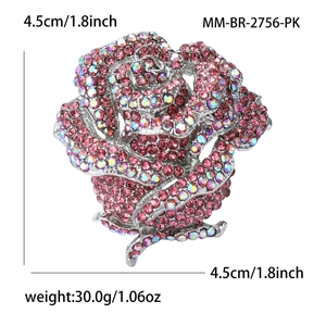 Détail de la broche rose en strass rose avec taille de 4,5 cm et poids de 30 g