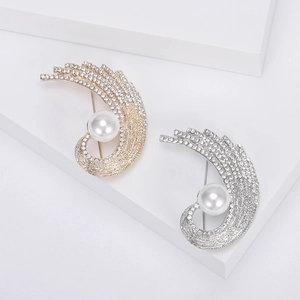 Broche Élégante en Alliage avec Strass et Künstliche Perle pour Femme Luxe Queue de Phénix Forme de Plume pour Mariage Fête Bijoux
