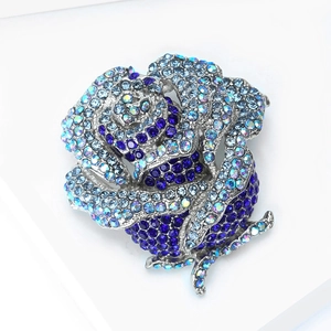 Broche de rose bleue luxueuse avec strass dégradés et pétales élégants en alliage