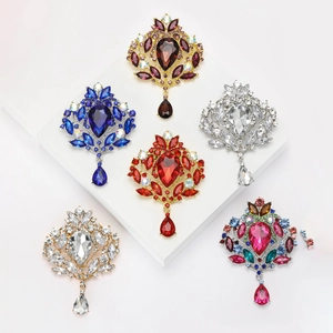 Broche de Luxe en Alliage de Strass Style Palais Grand Pendentif Goutte d'Eau Épingle en Cristal de Verre pour Accessoire de Mode pour Femme