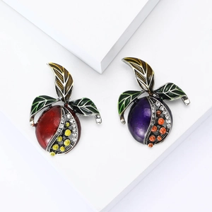 Broche élégante grenade en émail rouge et violet sertie de cristaux pour femme