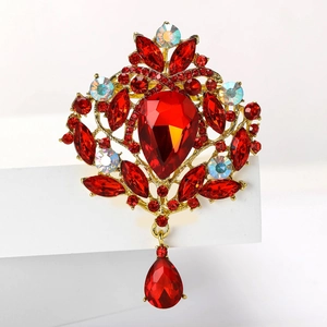 Broche vintage en alliage doré avec strass rouges et un pendentif goutte d'eau