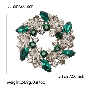 Détail montrant le diamètre de 5,1cm et le poids de 24,8g de la broche en cristal