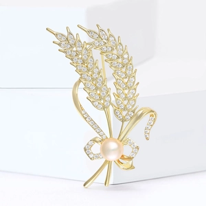 Élégante broche en épi de blé avec zircons micro-pavés et perle rose dorée 18K