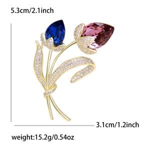 Broche fleur tulipe de luxe avec cristaux bleus et roses et strass blancs dorés élégante