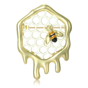 Broche nid d'abeille minimaliste avec abeille et design de goutte dorée