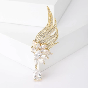 Elegant Gold Angel Wings Rhinestone Brooch Pin For Women Fashion Jewelry Wings Decorative Inlaid Clothing Accessory Party Gift