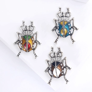 Luxury Alloy Rhinestone Beetle Brooch Pin For Women Vintage Enamel Insect Ladybug Lapel Pin For Suit Scarf Jewelry Gift