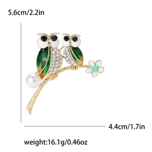 Eulen Brosche mit Emaille und Strasssteinen sowie weißer Perle auf Goldbasis