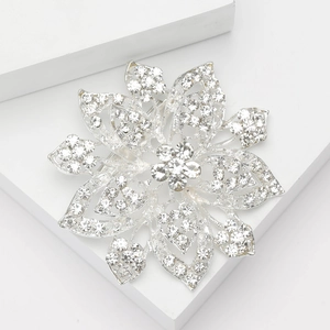 Elegant silver flower brooch with sparkling rhinestones for stylish women's coats