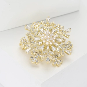 Luxury rotating triple-layer snowflake brooch with gold plating, zircons and white pearls