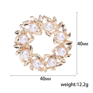 Elegante broche de corona dorada con 7 perlas blancas, 40mm, accesorio de moda chic