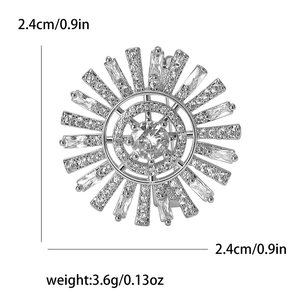 Makroansicht der Sonnenblumen-Brosche mit Maßen 2,4cm x 2,4cm und Zirkonia
