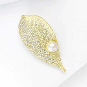 Elegant leaf brooch in gold finish with sparkling zircons and a white freshwater pearl