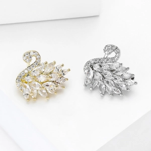 Mode Kristallen Zwaan Broche Voor Vrouwen Micro Zirkoon Dier Pin Jas Pak Koperen Sieraden Goud Zilver Verguld Cadeau