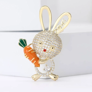 Exquise Broche Lapin Carotte en Cuivre et Zircone pour Femme Plaquée Or Émail Animal Épingle Décorative Bijoux Cadeau