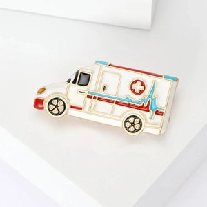 Broche émaillée en forme d'ambulance avec croix rouge et ligne de rythme cardiaque
