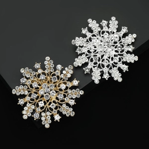 Exquisite rhinestone flower brooch in gold and silver finish for women suit