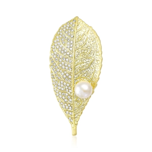 Elegant Leaf Pattern Brooch For Women Gold Plated Copper Freshwater Pearl Zirconia Pin For Dress Shawl Clothing Jewelry Accessories