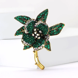 Luxury emerald green flower brooch with crystals on gold metal for suit jackets