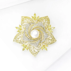Vintage Kamelien-Brosche mit Perle, gelben Edelsteinen und Zirkonia in Gold-Optik