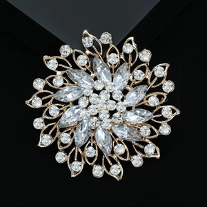 Exquisite goldfarbene Blumen-Strass-Brosche mit Marquise-Schliff-Steinen und runden Kristallen