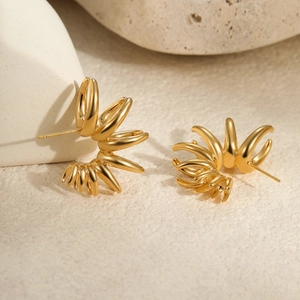 Boucles d'oreilles griffes géométriques irrégulières en acier doré moderne