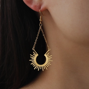 Élégantes boucles d'oreilles pendantes rayons de soleil en acier plaqué or 18 carats