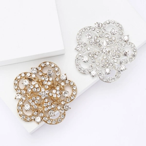 Broche Fleur Élégante en Alliage avec Strass pour Femmes Mode Haut de Gamme Corsage Floral Bijoux Épingle pour Châle en Fourrure