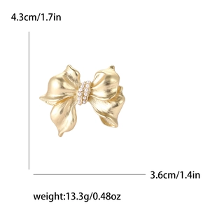 Elegant gold bow brooch with white pearls, minimalist alloy jewelry for women's fashion