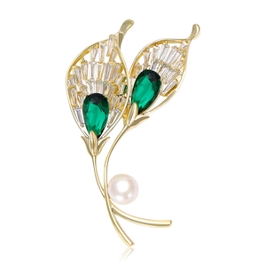 Elegant Double Leaf Brooch Pin For Women Luxury Copper Zircon Emerald Green Stone Artificial Pearl Lapel Pin Banquet Jewelry Accessories