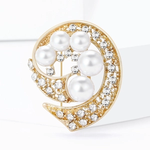 Elegante broche de espiral dorado con perlas blancas y diamantes de imitación